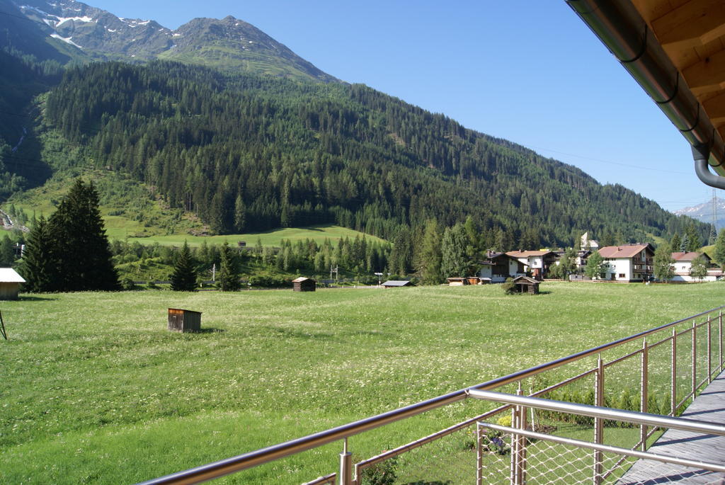 Haus Bergleben Appartement Sankt Anton am Arlberg Kamer foto